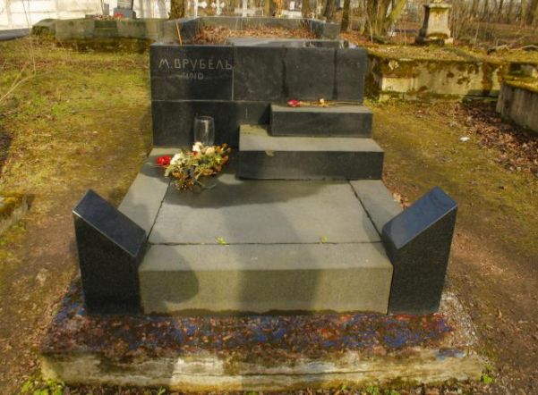 Смольный отказал в установке надгробного памятника художнику Врубелю
