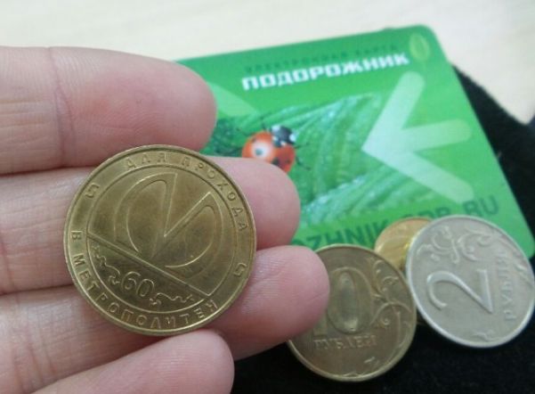 Смольный выделит 38 млрд рублей, чтобы не повышать цены на проезд