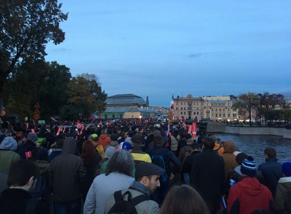 Сторонники Навального выдвинулись к площади Восстания