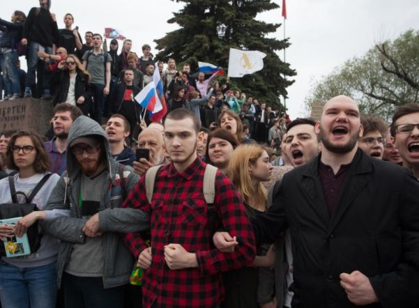 Спикер ЗакСа Петербурга призвал молодежь не ходить на акцию Навального