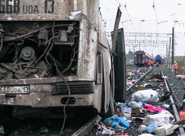 СК: При столкновении поезда с автобусом под Владимиром погибло 16 человек