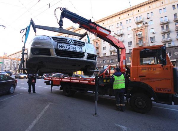В Петербурге повысили тарифы на эвакуацию автомобилей