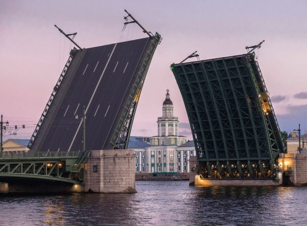 В Петербурге в ночь с 4 на 5 ноября отменили разводку мостов