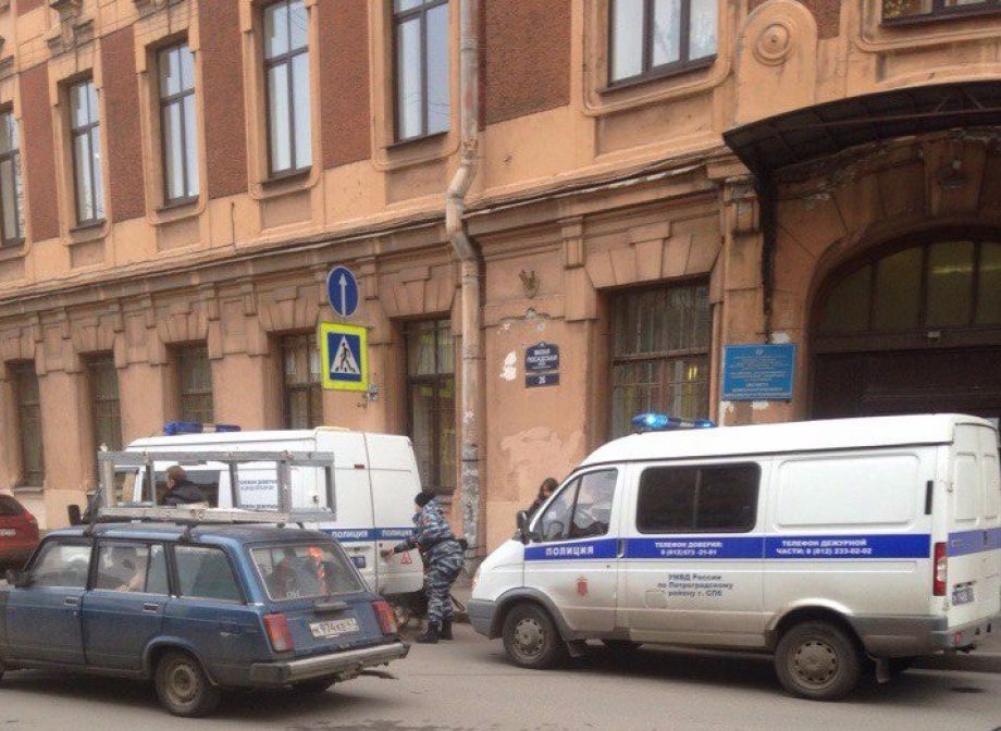 В Петербурге одновременно эвакуировали два университета