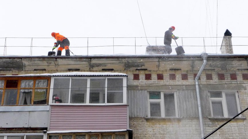 В Кирове началась кампания по очистке крыш домов