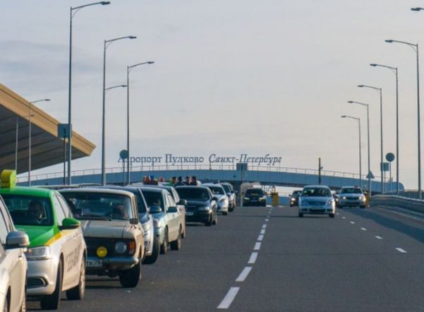 УФАС призвало Пулково разобраться с парковкой у аэропорта