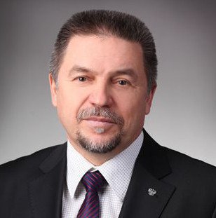 Кому за 50: людей старшего возраста научат работать на смартфонах