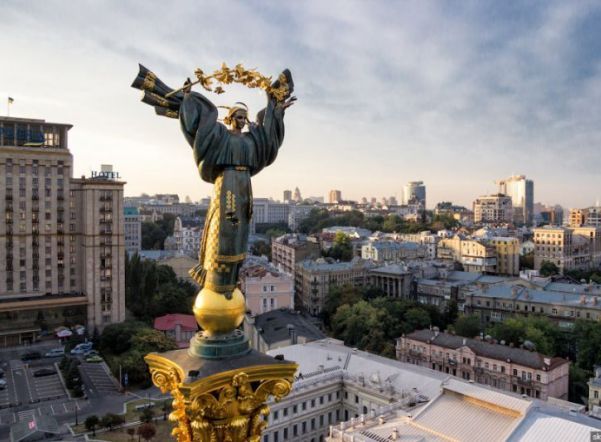 Палатки в Киеве и Квентин Тарантино Палатки в Киеве и Квентин Тарантино