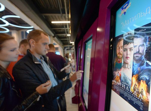На премьеру «Матильды» в Мариинский пригласили около тысячи чиновников и знаменитостей На премьеру «Матильды» в Мариинский пригласили около тысячи чиновников и знаменитостей
