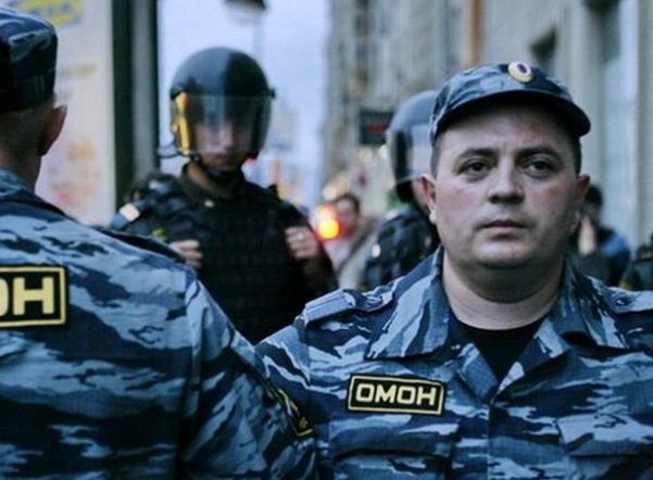 Мариинский театр перед показом «Матильды» оцепил ОМОН Мариинский театр перед показом «Матильды» оцепил ОМОН