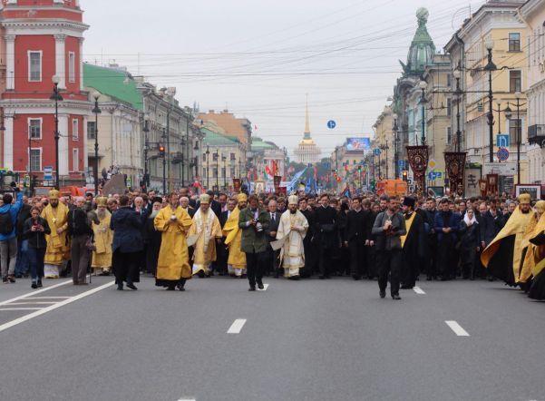 Депутат Вишневский предлагает приравнять крестный ход к митингу Депутат Вишневский предлагает приравнять крестный ход к митингу
