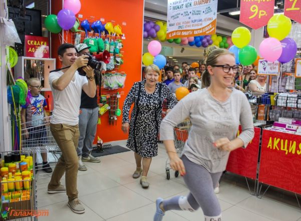 Успей за 60 секунд и забери с собой бесплатно: суперконкурс на открытии пятого «Галамарта» в Петербурге Успей за 60 секунд и забери с собой бесплатно: суперконкурс на открытии пятого «Галамарта» в Петербурге