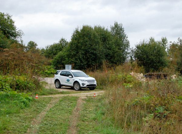 Укрощая бездорожье за рулем Land Rover