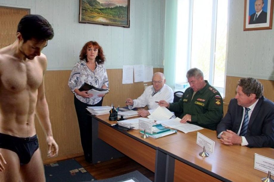 Павел Дуров в семи мемах: от обнаженки до криминала Павел Дуров в семи мемах: от обнаженки до криминала