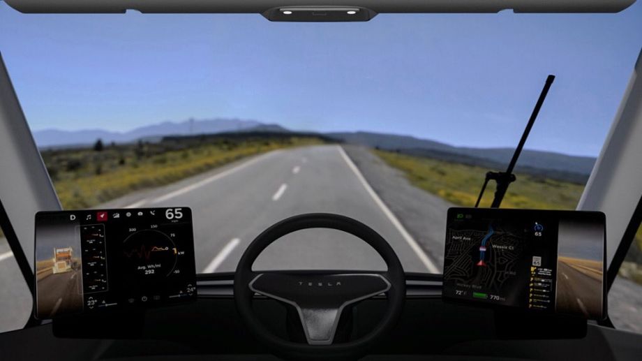 Илон Маск представил первую беспилотную фуру Tesla