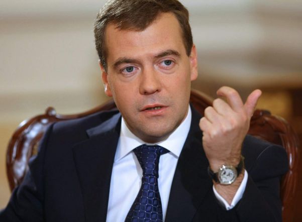 Медведев уволил главу дамбы Петербурга