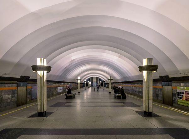 Станция метро «Ладожская» закрыта на вход и выход