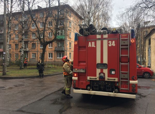 На Тихорецком проспекте эвакуировали дом из-за звонка о бомбе На Тихорецком проспекте эвакуировали дом из-за звонка о бомбе