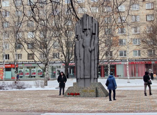 На площади Мужества установят шестиметровый памятник блокадникам На площади Мужества установят шестиметровый памятник блокадникам