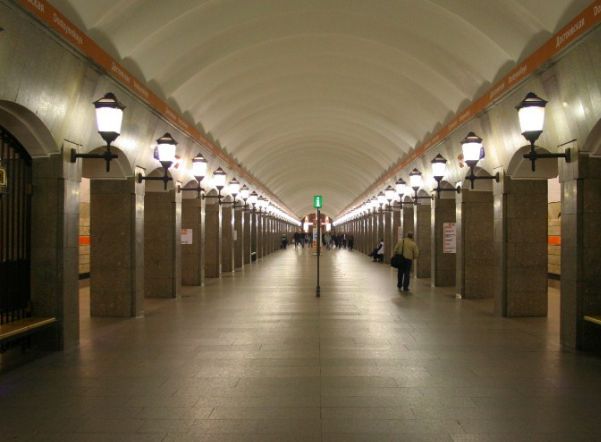Станцию метро «Достоевская» закрыли из-за бесхозного предмета Станцию метро «Достоевская» закрыли из-за бесхозного предмета