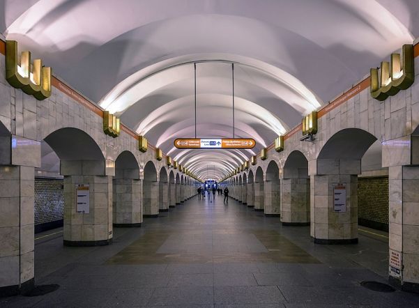 Станция метро «Площадь Александра Невского» закрыта на вход и выход