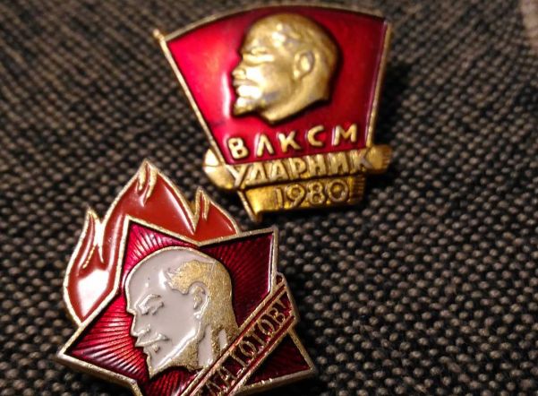 Петербургские музеи запустили эстафету в соцсетях #юный_октябрь Петербургские музеи запустили эстафету в соцсетях #юный_октябрь