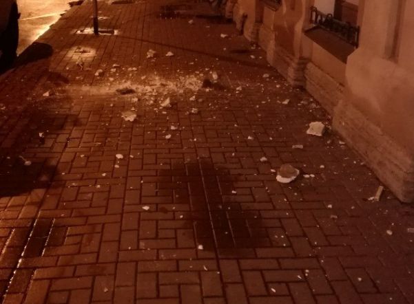 На улице Рылеева обрушился фасад доходного дома