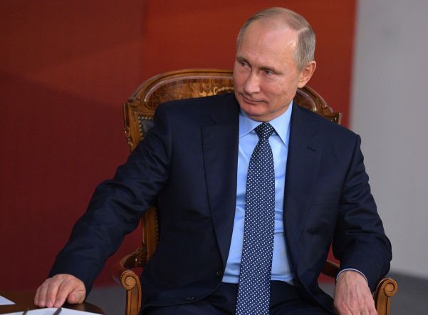 Путин предложил ввести ежемесячную выплату для детей до полутора лет Путин предложил ввести ежемесячную выплату для детей до полутора лет