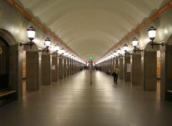 Станцию метро «Достоевская» закрыли из-за бесхозного предмета Станцию метро «Достоевская» закрыли из-за бесхозного предмета