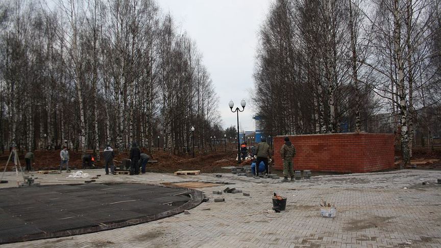 Кочуровский парк пополнится вазонами и скамейками за полмиллиона рублей