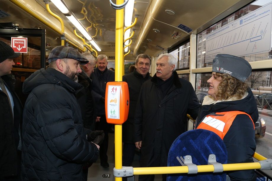 На дороги Петербурга вышли первые электробусы