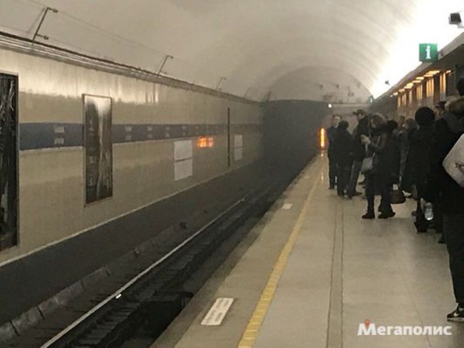Станции метро «Невский проспект» и «Горьковская» закрыты из-за пожара Станции метро «Невский проспект» и «Горьковская» закрыты из-за пожара