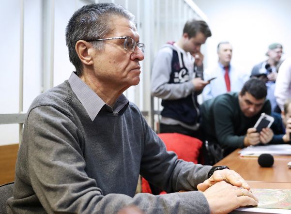 Улюкаев извинился перед россиянами в последнем слове Улюкаев извинился перед россиянами в последнем слове