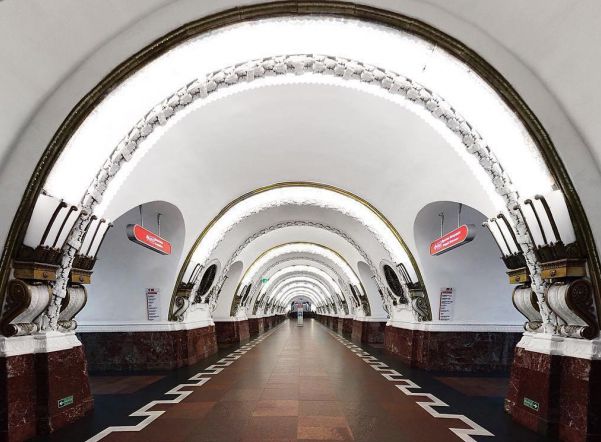 Станция метро «Площадь Восстания» закрыта на вход и выход Станция метро «Площадь Восстания» закрыта на вход и выход