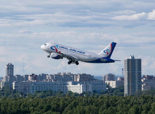 Возвращение самолета в Пулково объяснили неполадками на борту