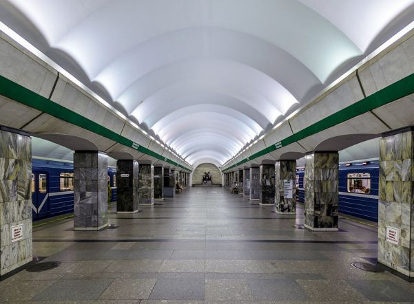 Станция метро «Приморская» закрыта из-за угрозы взрыва
