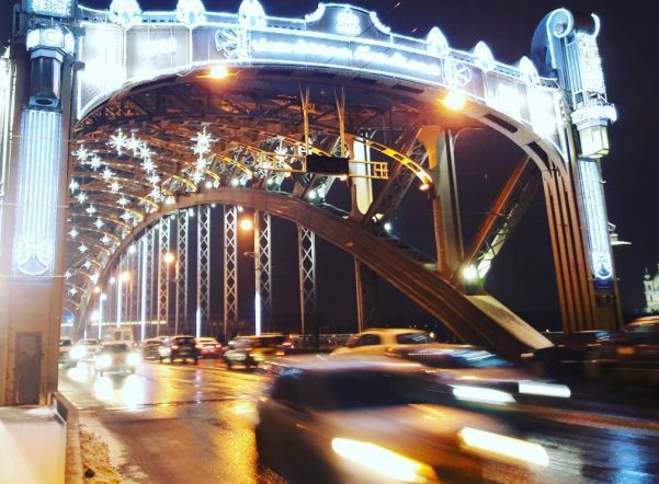 На Большеохтинском мосту запустят реверсивное движение На Большеохтинском мосту запустят реверсивное движение