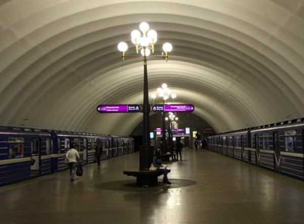Метро «Старая деревня» закрыто на вход из-за большого количества пассажиров Метро «Старая деревня» закрыто на вход из-за большого количества пассажиров