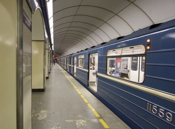 Станцию метро «Комендантский проспект» закрыли на проверку Станцию метро «Комендантский проспект» закрыли на проверку