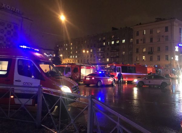При взрыве в «Перекрестке» пострадали десять человек